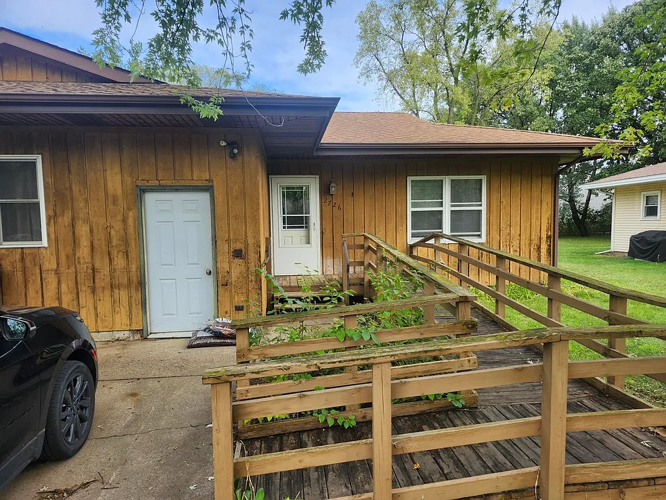 2726 Hallie Ln