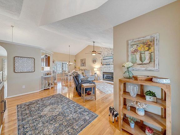 4th image of 1251 Commonwealth Dr