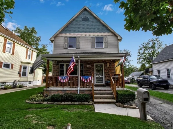 15 Winfield Ave, Lancaster, NY 14086