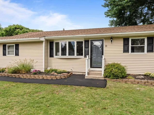 11 Islip Street, Holtsville, NY 11742