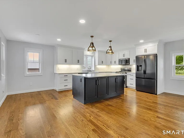 183 Bailey St — Photo 4