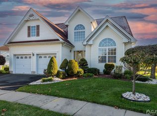 9 Quaker Ridge Ct, Monroe Township, NJ 08831