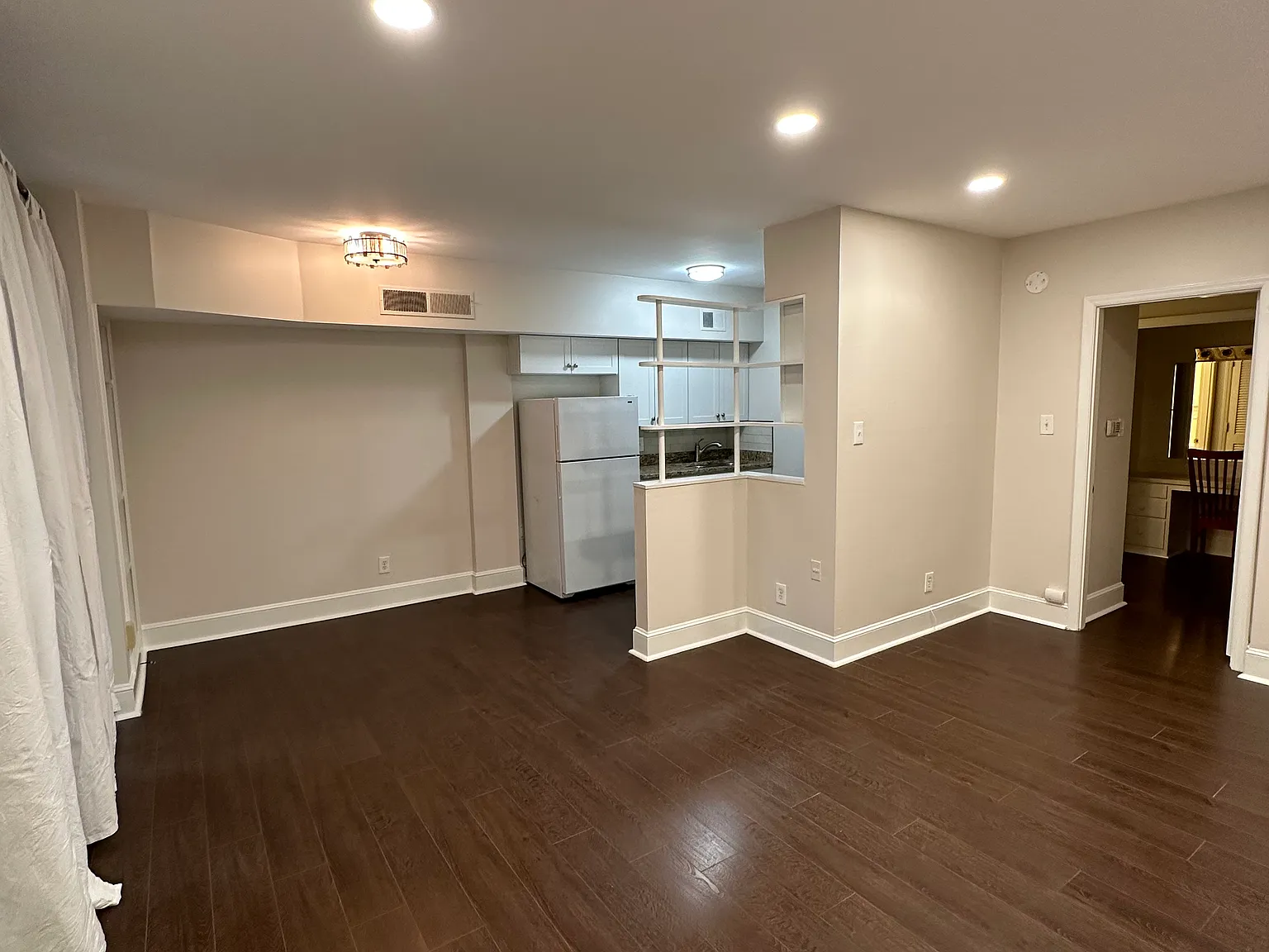 Studio, 560 sqft, $1,100 — Photo 4