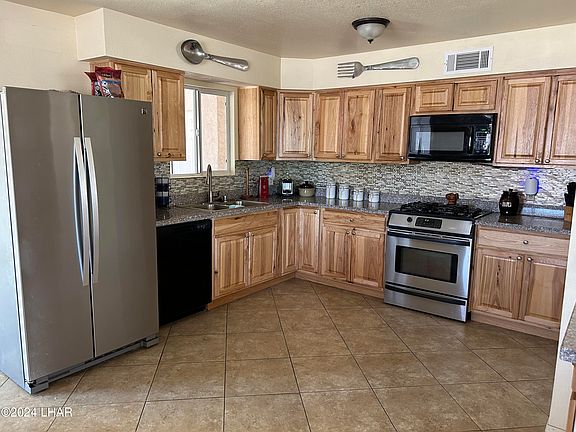 4th image of 3144 Jamaica Blvd S