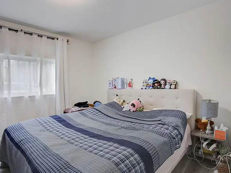 184 Canterbury Ave — Photo 13
