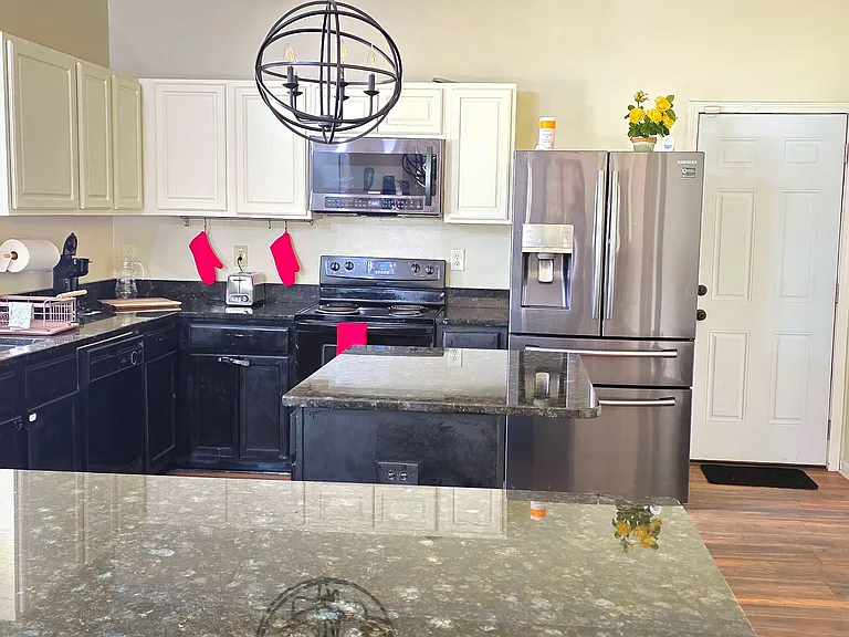 Shared space - Fully loaded and upgraded kitchen with microwave oven, sandwich maker, toaster, coffee maker, huge countertops and stainless steel appliances