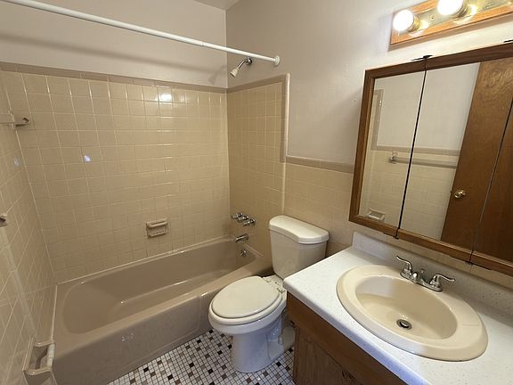 4th image of 25 Alexander Dr Unit 33