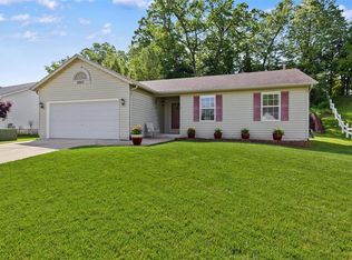1063 Schumacher Rd, Fenton, MO 63026