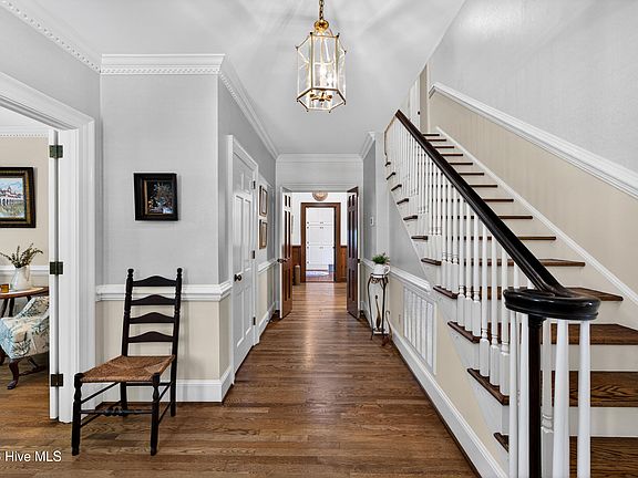 5th image of 200 E Park Avenue
