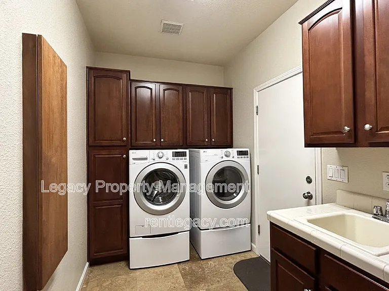 523 Cascade Dr — Photo 25