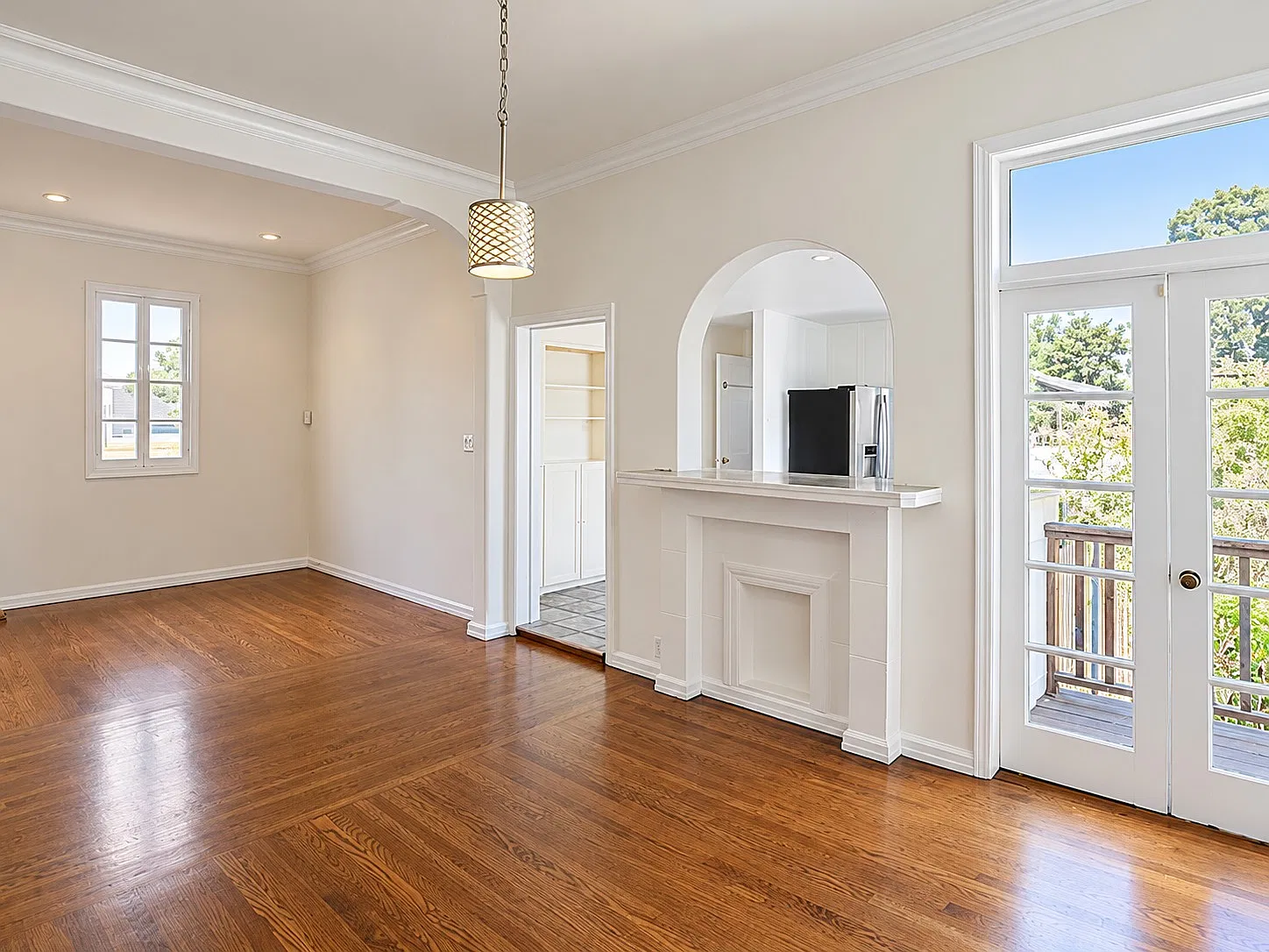 2 bed, 900 sqft, $6,100 — Photo 2