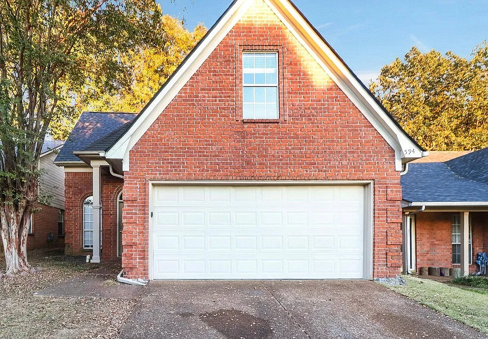 594 Ashley Glen Cir E