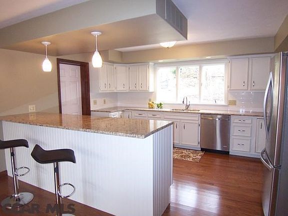 3rd image of 565 Brittany Dr