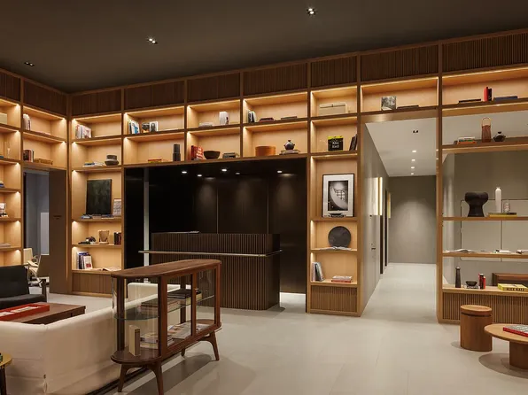 135 East 47th Street image 11 of 12