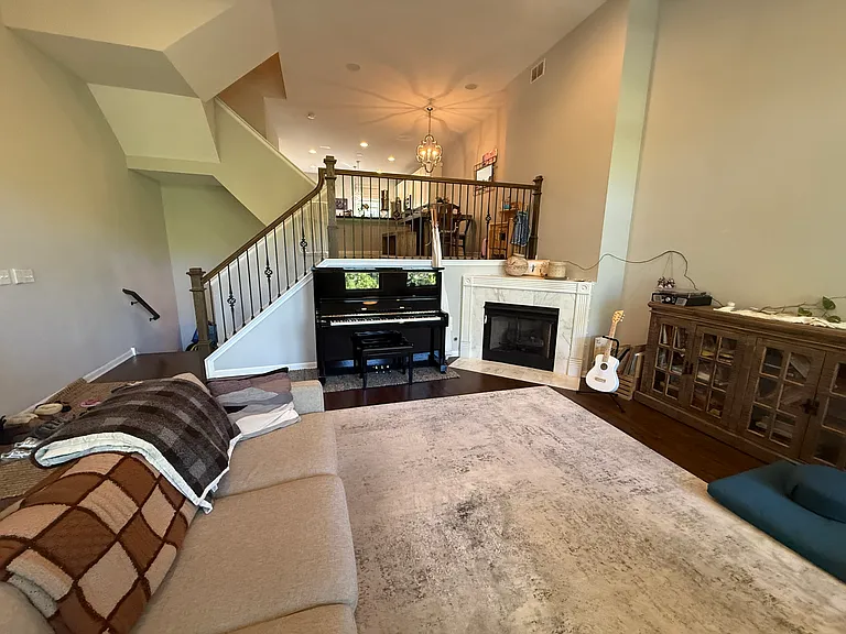 3237 N Talman Ave — Photo 7