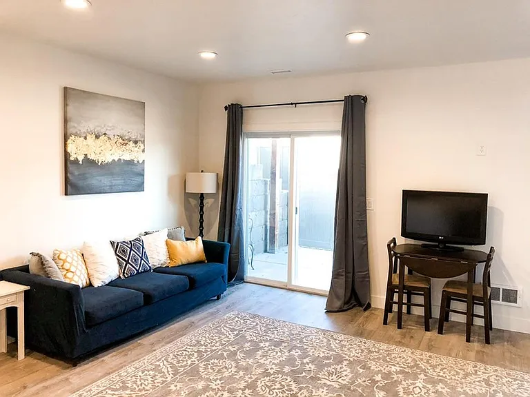 4162 N Cresthaven Ln — Photo 29