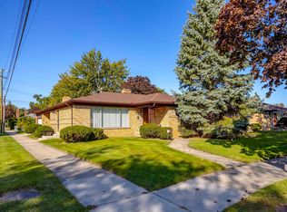 16085 Collinson Ave, Eastpointe, MI 48021