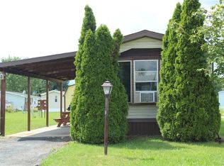 512 Applewood Dr, Lockport, NY