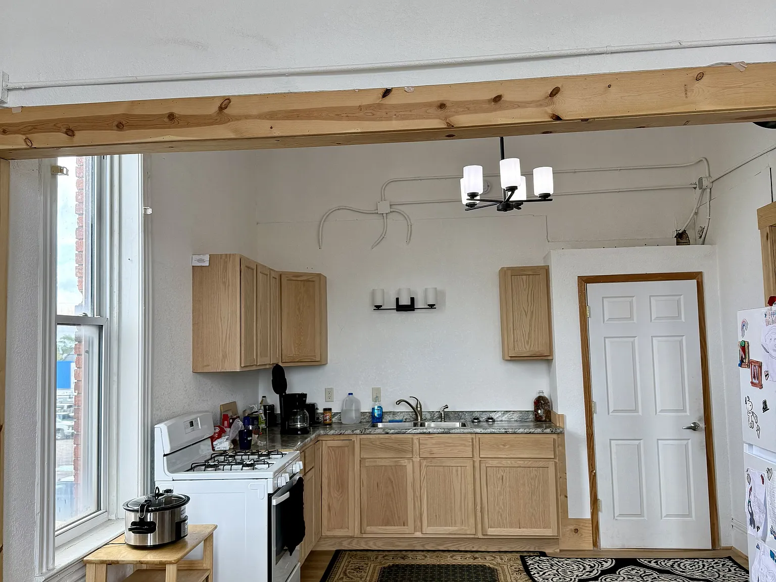 3 bed, 1.5 bath, 2700 sqft, $2,550 — Photo 4