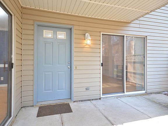 4th image of 425 Summerwalk Cir