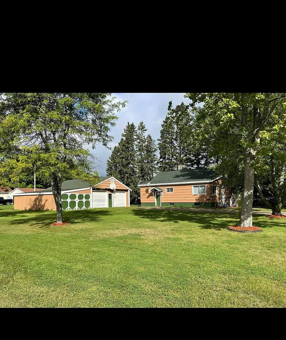 5 bed, 2700 sqft, $2,400 — Photo 1