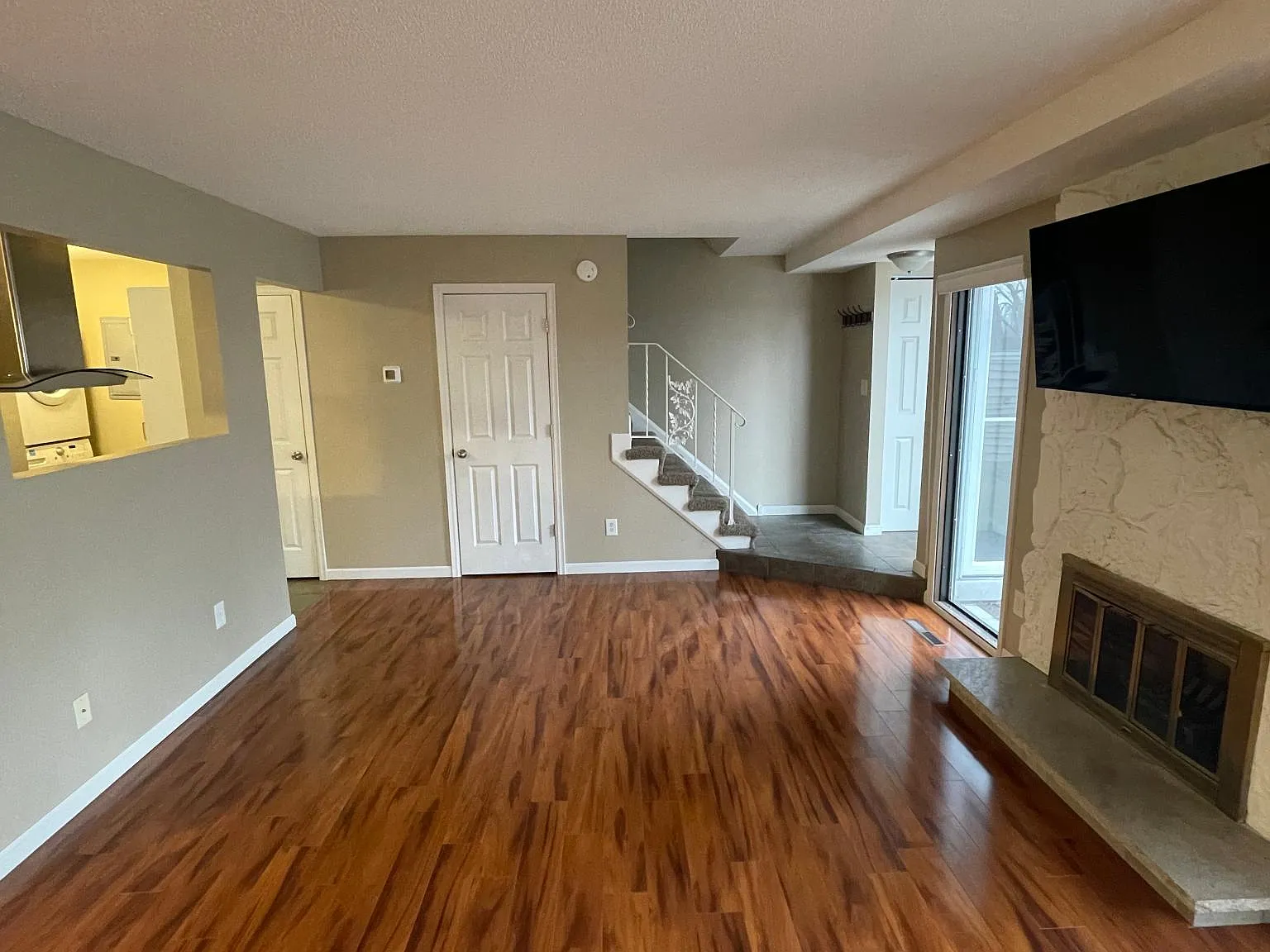 3 bed, 2.5 bath, 1324 sqft, $2,500 — Photo 1