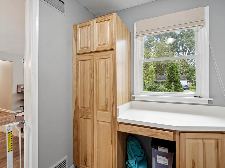 9065 Elmhurst Ave — Photo 18