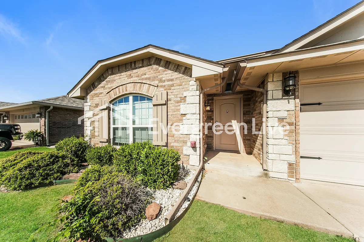 Building Photo - 2421 Shell Dr
