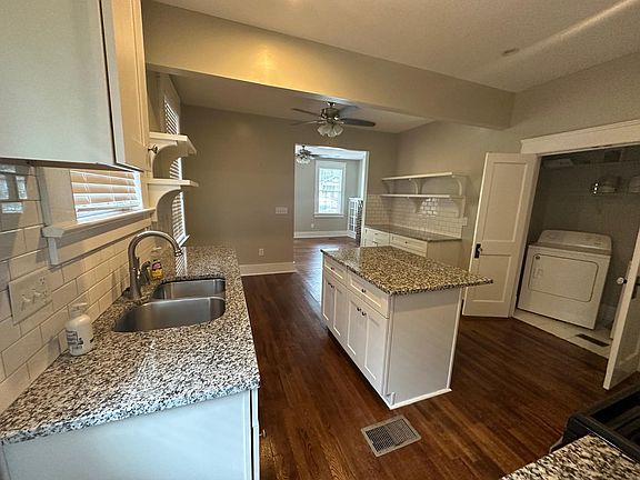 5th image of 2123 Winona Ave