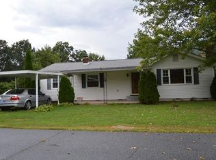 96 E View Dr, Flat Rock, NC 28731