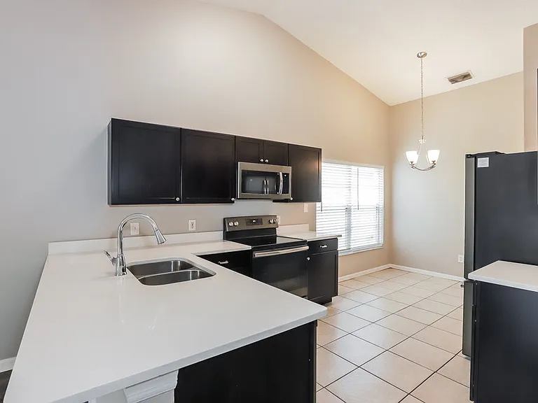 1011 Hardwood Dr — Photo 7