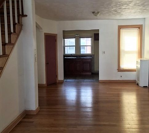 2nd image of 4732 Vista St