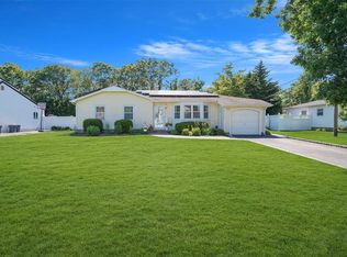 138 Greenbelt Pkwy, Holbrook, NY 11741