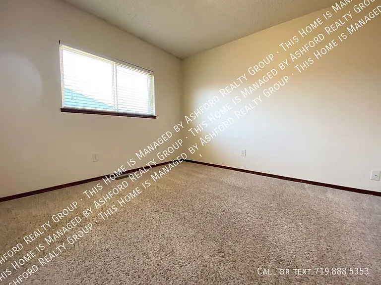 335 Trapper Ln — Photo 10