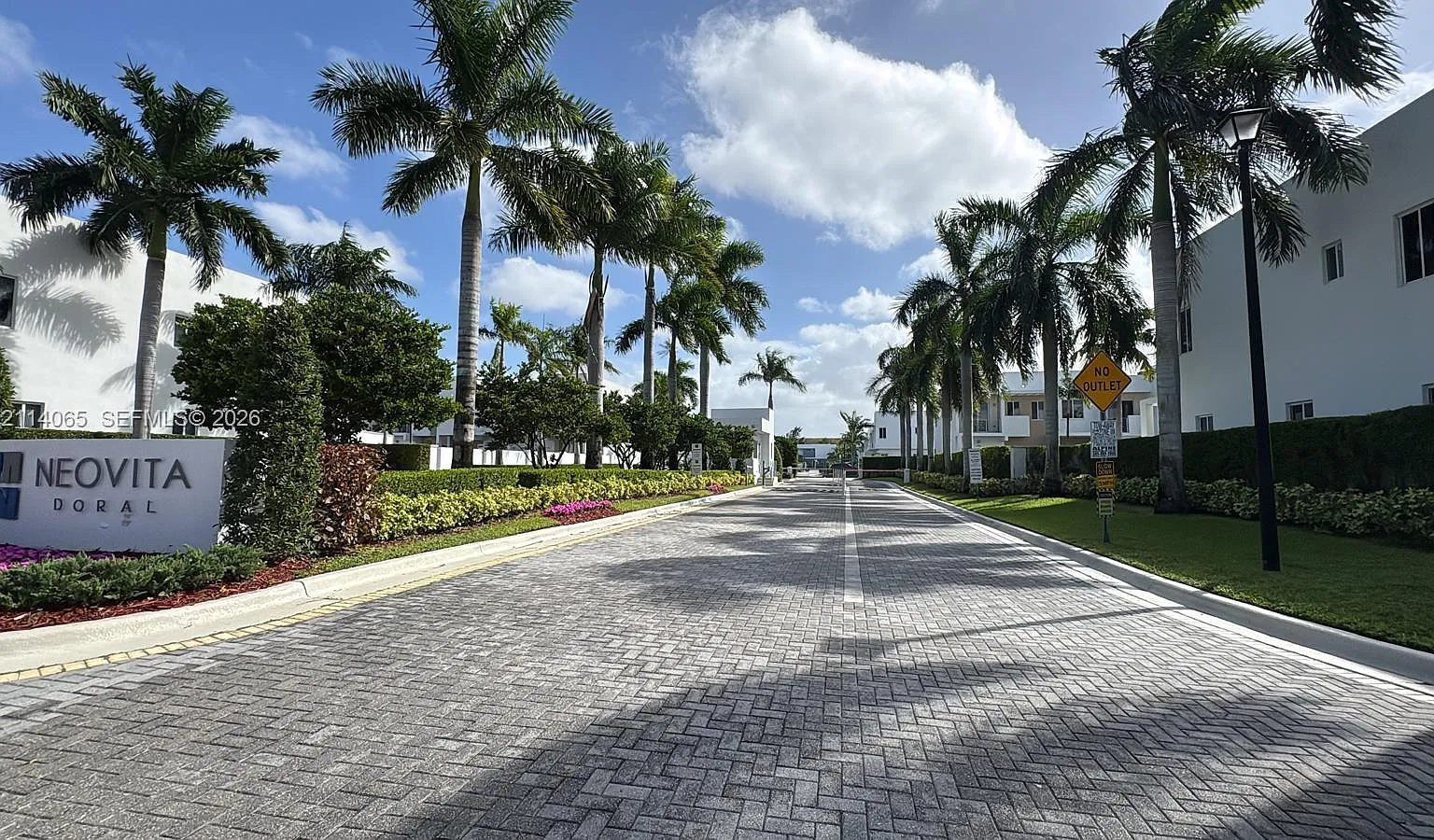 Doral Palms North — Photo 3