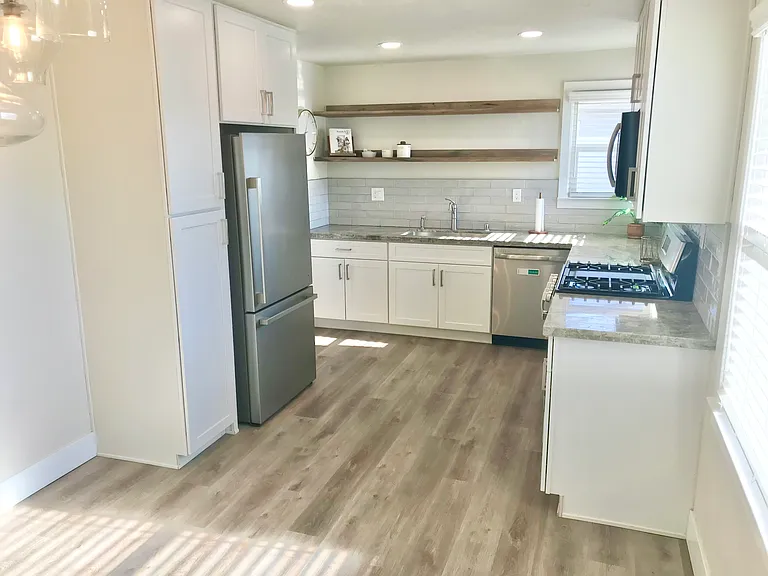 357 W Gettysburg Ave — Photo 4