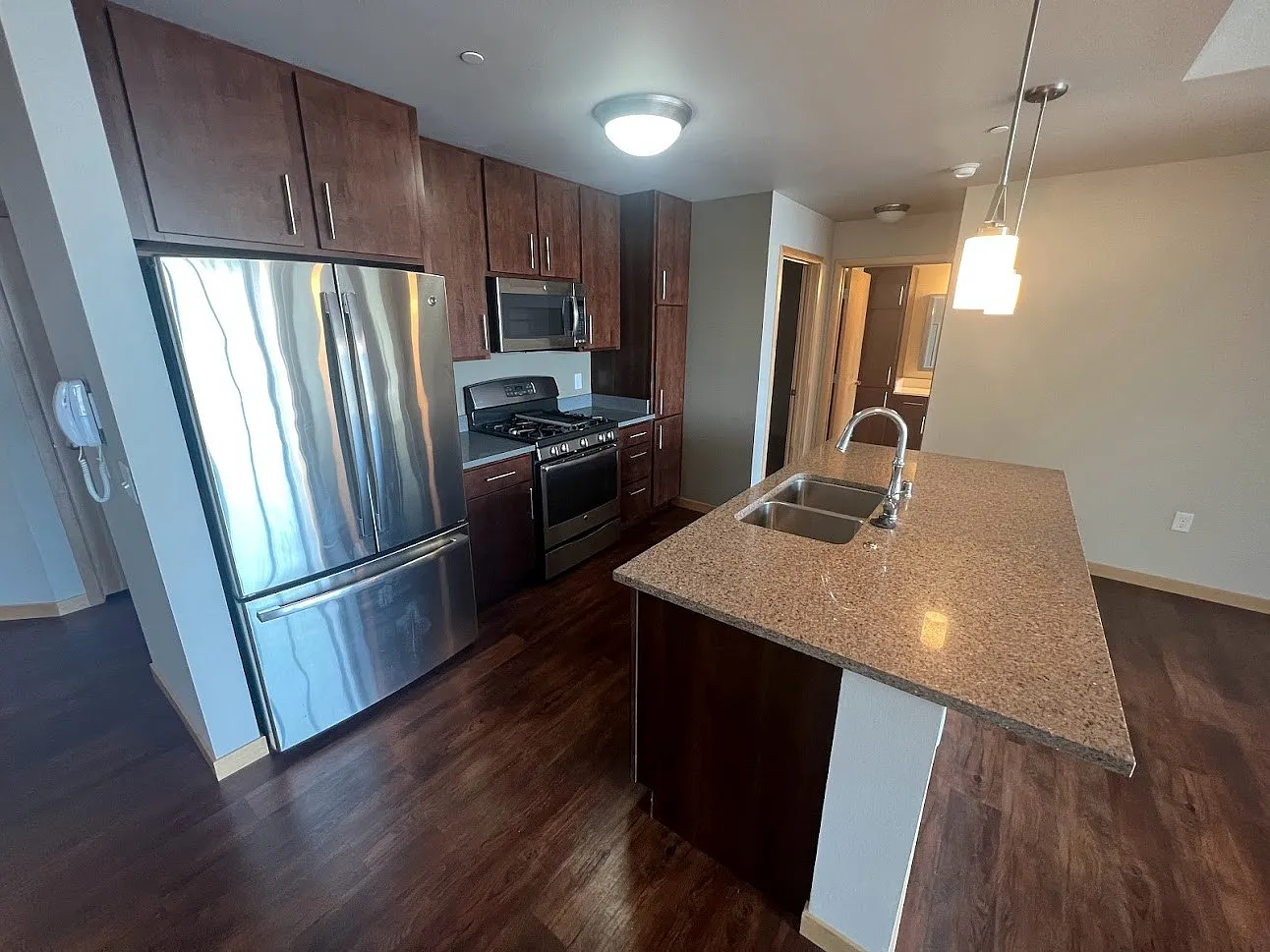 Venture Luxury High Rise — Photo 2