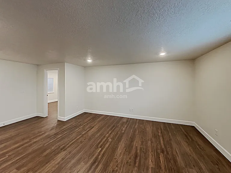 2992 S Village Dr — Photo 25