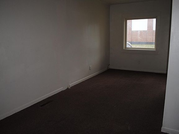 4th image of 627 Glenwood Ave APT 1