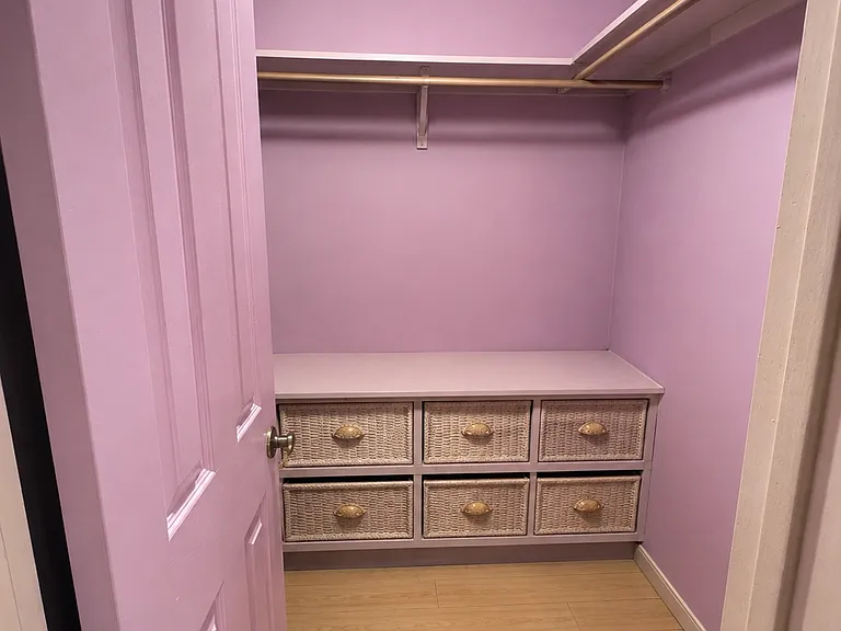2438 Gramercy Ave — Photo 32