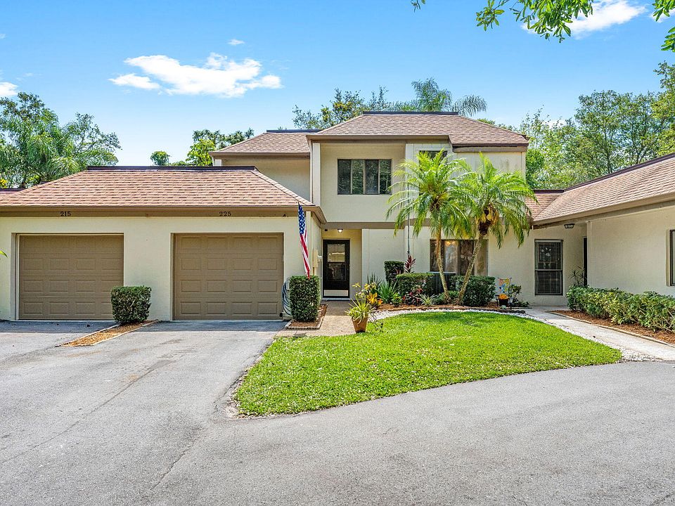1st image of 225 Country Club Dr