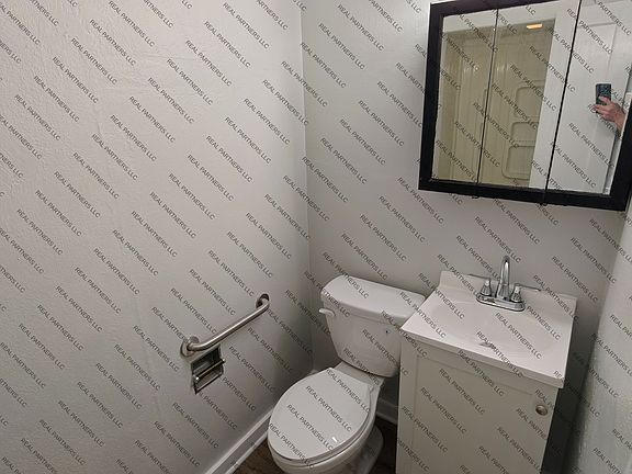 4th image of 417 W 14th St APT 1