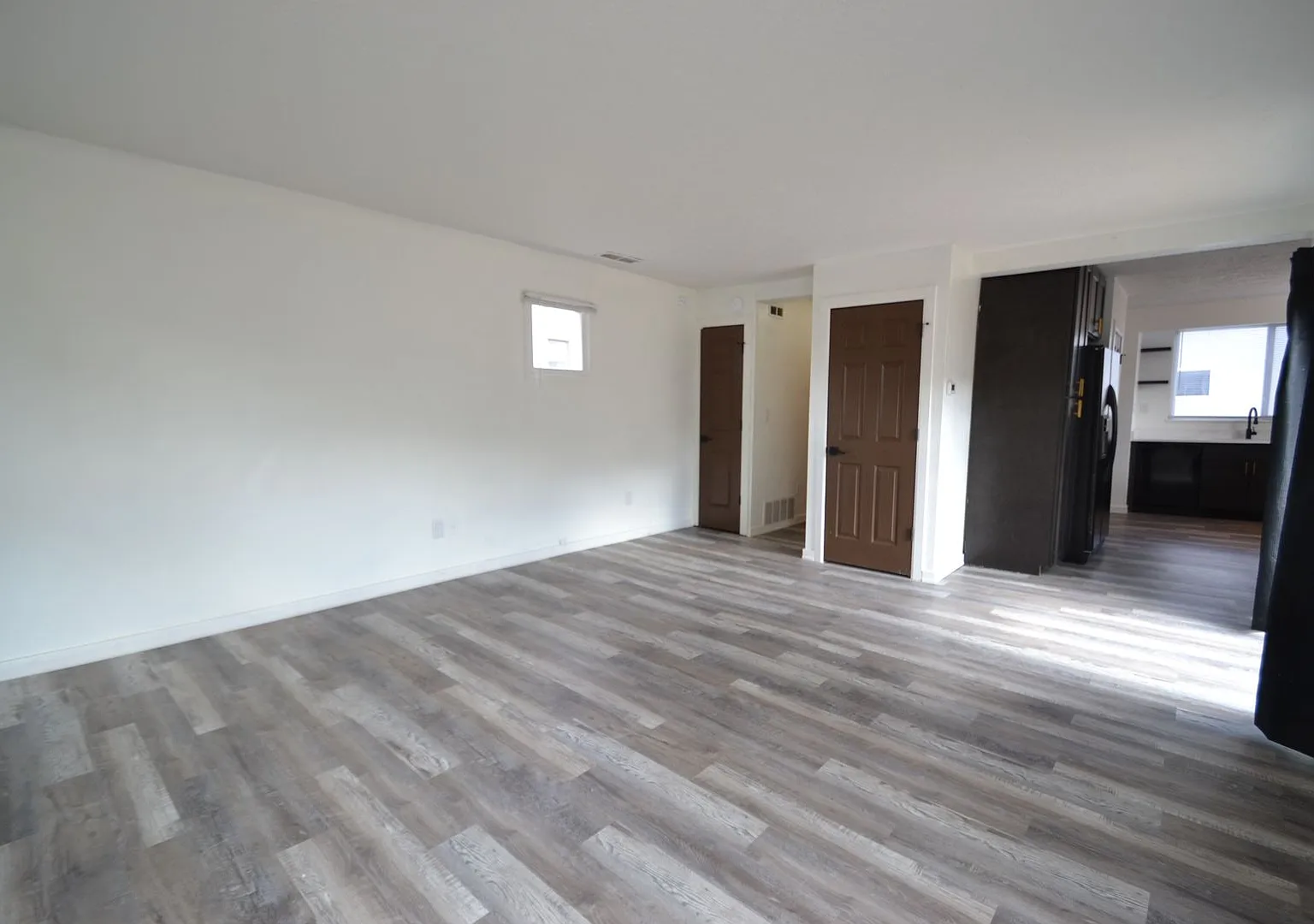 Updated 2 Bed 1.5 Bath Available Now — Photo 3