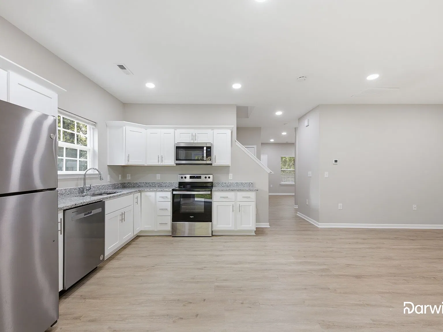 3 bed, 2.5 bath, 1619 sqft, $2,030 — Photo 3
