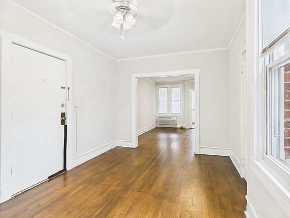 4th image of 2400 Barton Ave #18