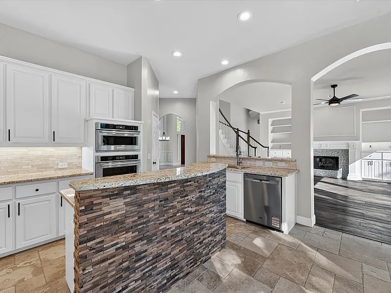 3102 Southwood Dr — Photo 10