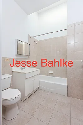 Rented by Mirador Real Estate | media 5