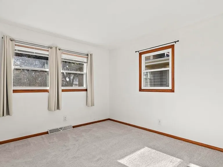 2054 Brentwood Dr — Photo 24