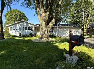 905 N McKinley Ave, Abingdon, IL 61410