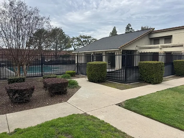 2116 Mount Vernon Dr — Photo 14